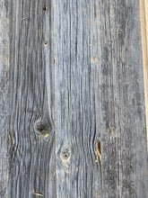 Lade das Bild in den Galerie-Viewer, Altholz Fichte grau sonnenverbrannt 20cm 1,2m Paneele Fixbreiten
