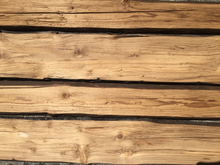 Lade das Bild in den Galerie-Viewer, Fichte gehackt & gebürstet mit Baumkante