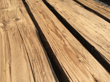 Lade das Bild in den Galerie-Viewer, Fichte gehackt & gebürstet mit Baumkante