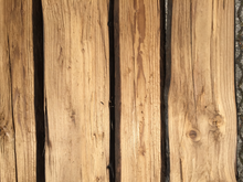 Lade das Bild in den Galerie-Viewer, Fichte gehackt & gebürstet mit Baumkante