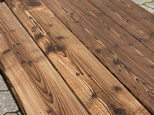 Lade das Bild in den Galerie-Viewer, Balken Fichte 95 x 95mm Altholz optik gebrannt