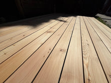 Load image into Gallery viewer, Lärche Riftschnitt 120mm Holzterrassen verdeckt montiert ohne Schrauben