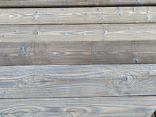 Lade das Bild in den Galerie-Viewer, Sichtschutz grau weiss Holz 95, 120, 145mm geflammt Fichte einseitig