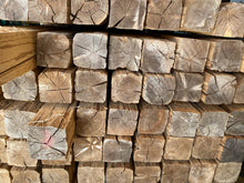 Lade das Bild in den Galerie-Viewer, Fichte Balken gehackt 6/6 cm