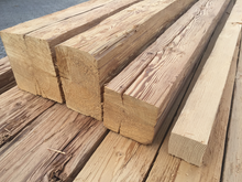 Lade das Bild in den Galerie-Viewer, Fichte Balken gehackt 6/6 cm