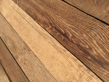 Lade das Bild in den Galerie-Viewer, Altholz Eiche Bretter gehackt Wandverkleidung