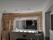 Lade das Bild in den Galerie-Viewer, Eiche gehackt & gebürstet Wandverkleidung