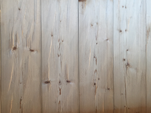 Lade das Bild in den Galerie-Viewer, Fichte gehackt & gebürstet Nut & Feder 285mm breit