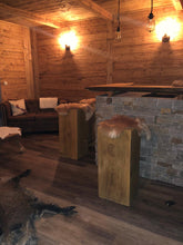 Lade das Bild in den Galerie-Viewer, Fichte dunkel rustikal gehackt & gebürstet Nut & Feder