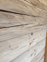 Lade das Bild in den Galerie-Viewer, Fichte dunkel rustikal gehackt & gebürstet Nut & Feder