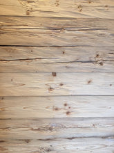 Lade das Bild in den Galerie-Viewer, Fichte dunkel rustikal gehackt & gebürstet Nut & Feder