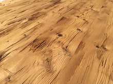 Lade das Bild in den Galerie-Viewer, Thermofichte gehackt & gebürstet Glattkant Wandverkleidung