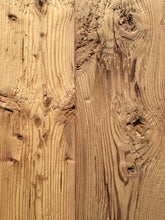 Lade das Bild in den Galerie-Viewer, Lärche dunkel rustikal gehackt & gebürstet Nut & Feder