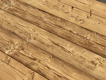 Lade das Bild in den Galerie-Viewer, Lärche dunkel rustikal gehackt & gebürstet Nut & Feder