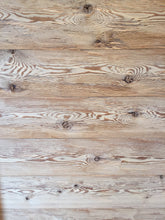 Lade das Bild in den Galerie-Viewer, Lärche rustikal gehackt & gebürstet Nut & Feder