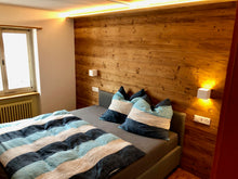 Lade das Bild in den Galerie-Viewer, Thermofichte gehackt & gebürstet Wandverkleidung