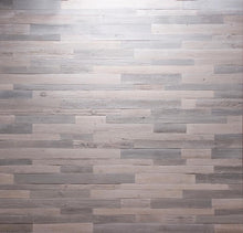 Lade das Bild in den Galerie-Viewer, Altholz weiß Fichte sonnenverbrannt Holz Paneele  Wandverkleidung Deckenverkleidung
