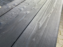 Lade das Bild in den Galerie-Viewer, Schwarz Fichte gebrannt 120 x 20mm

