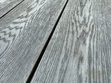 Lade das Bild in den Galerie-Viewer, Millboard Smoked Oak Terrassendiele 176mm
