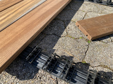 Load image into Gallery viewer, Thermoesche Holzterrasse Terrassendiele amerik. Maserung selber montieren Bausatz
