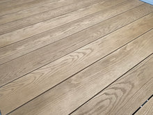 Lade das Bild in den Galerie-Viewer, Millboard Golden Oak Terrassendiele 176mm
